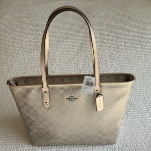 Authentic Coach large Tote NWT kissing C pattern